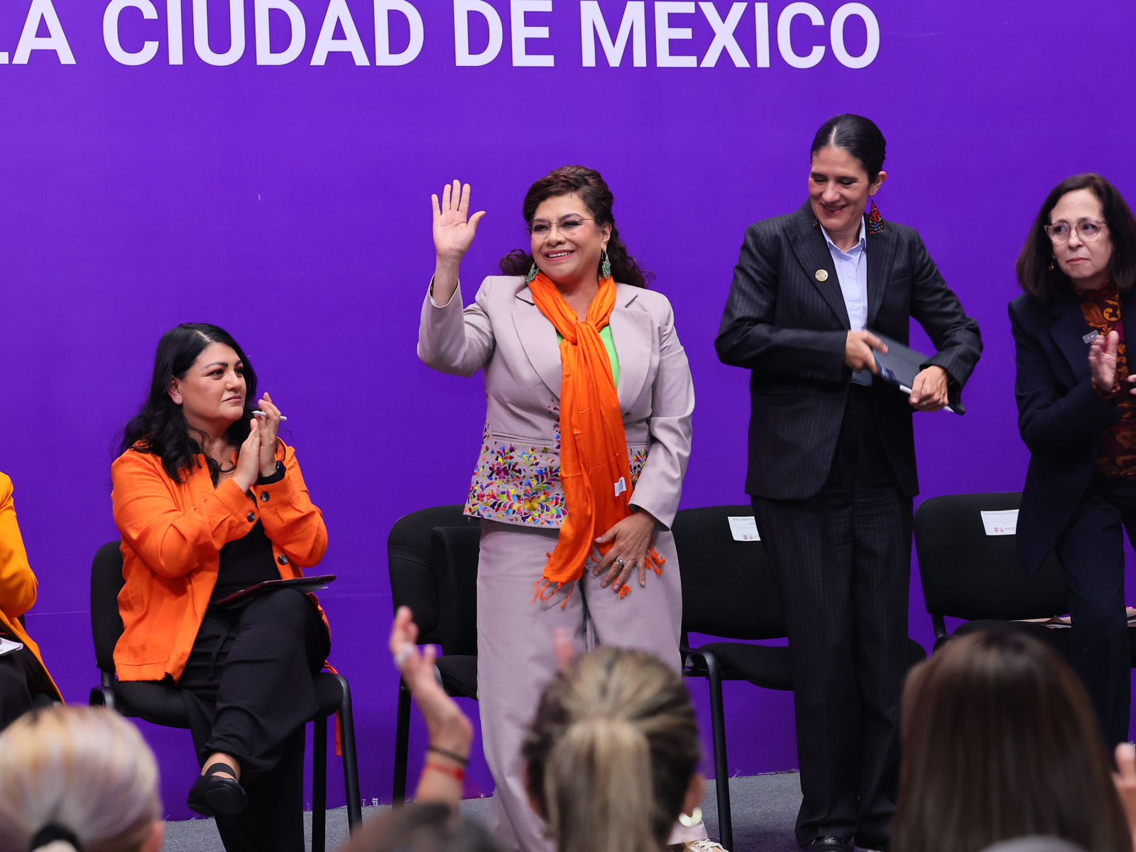 “Nunca una mujer enfrentará sola la violencia”: Clara Brugada anuncia 15 acciones para reforzar la Alerta de Género en CDMX