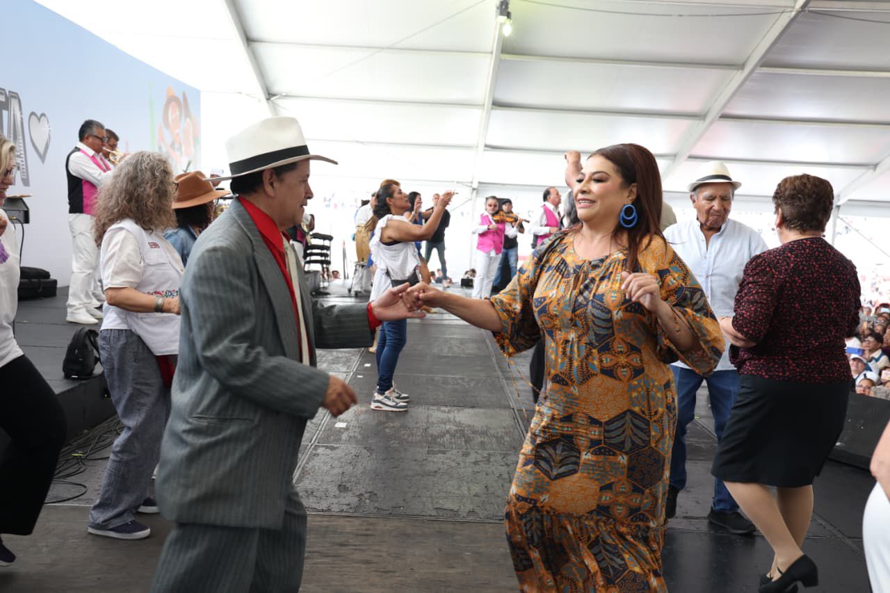 “¡Vivan los Corazones de Plata!”: Clara Brugada celebra a las personas adultas mayores en Iztacalco