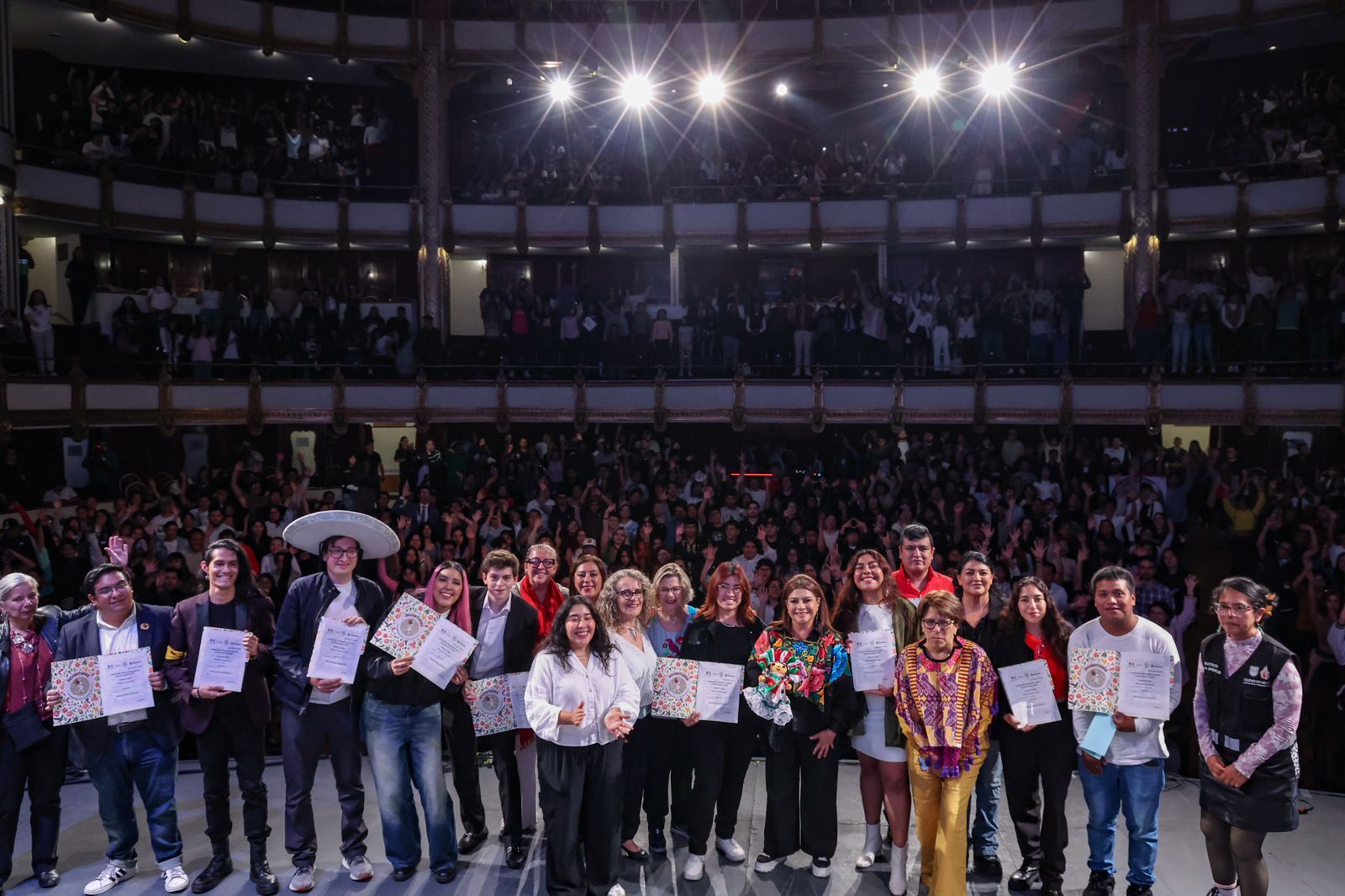 Clara Brugada entrega apoyos a 250 proyectos de jóvenes capitalinos con el programa “Juventudes Autogestivas para la Transformación”