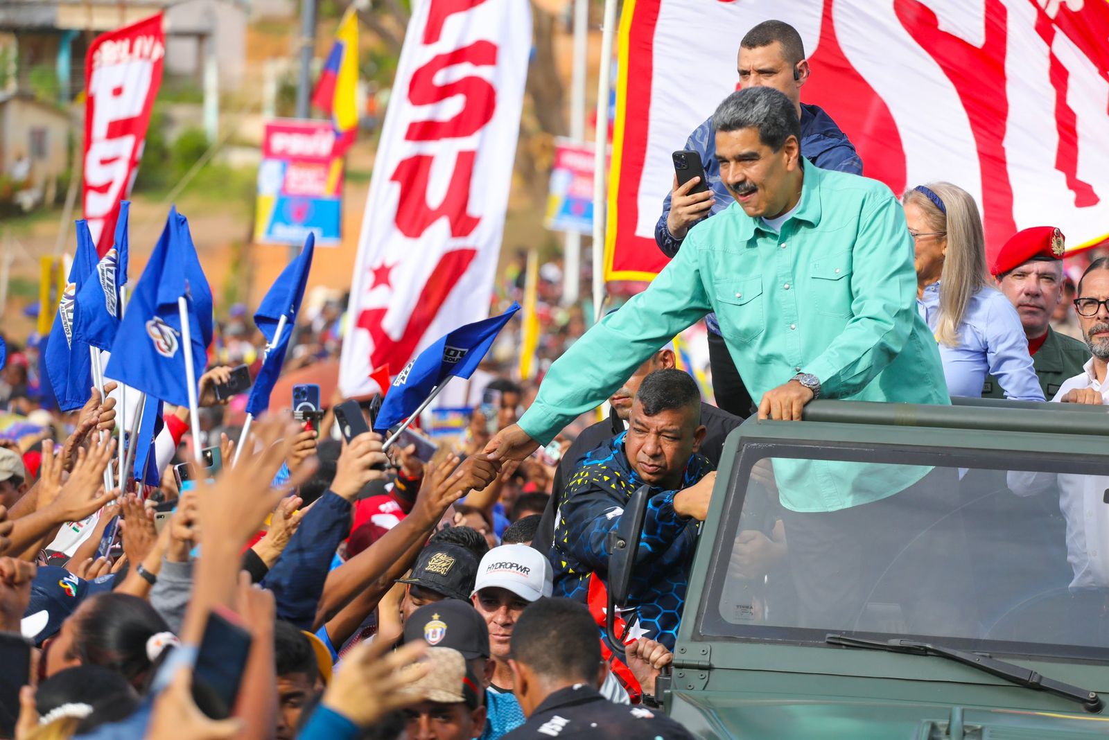 “Nadie tocará a Venezuela”: Maduro responde a despliegue militar de EE.UU.