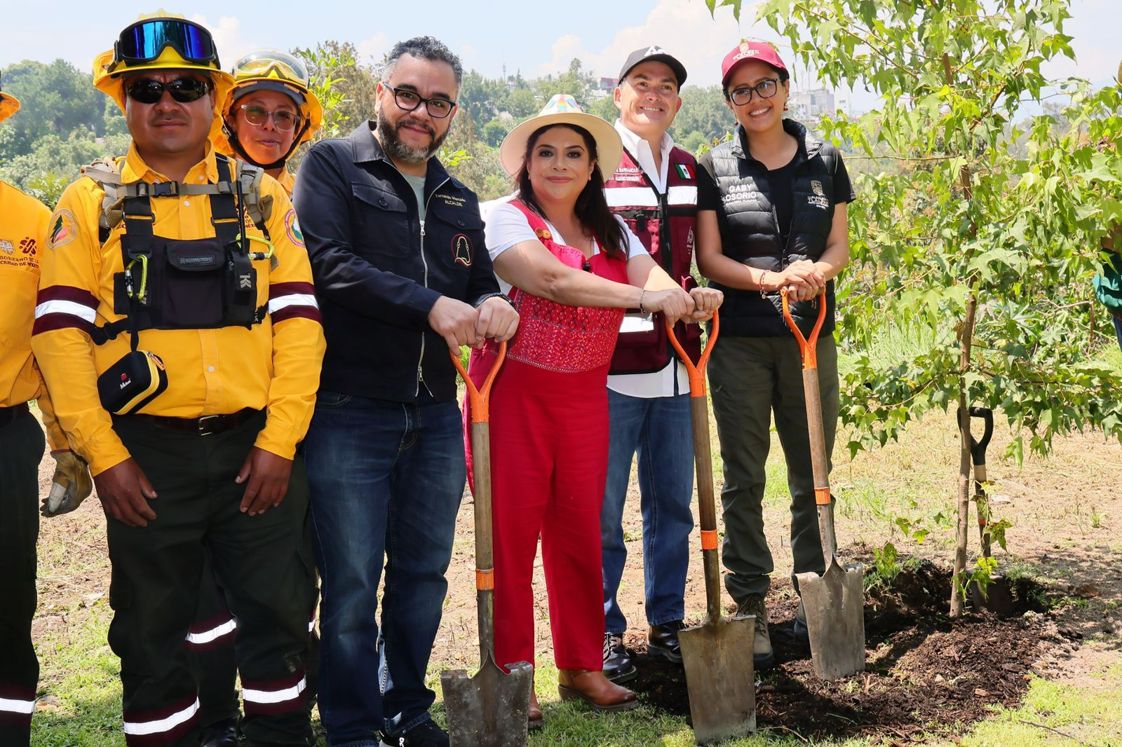 Clara Brugada lanza histórico plan para limpiar y restaurar 26 barrancas de la CDMX
