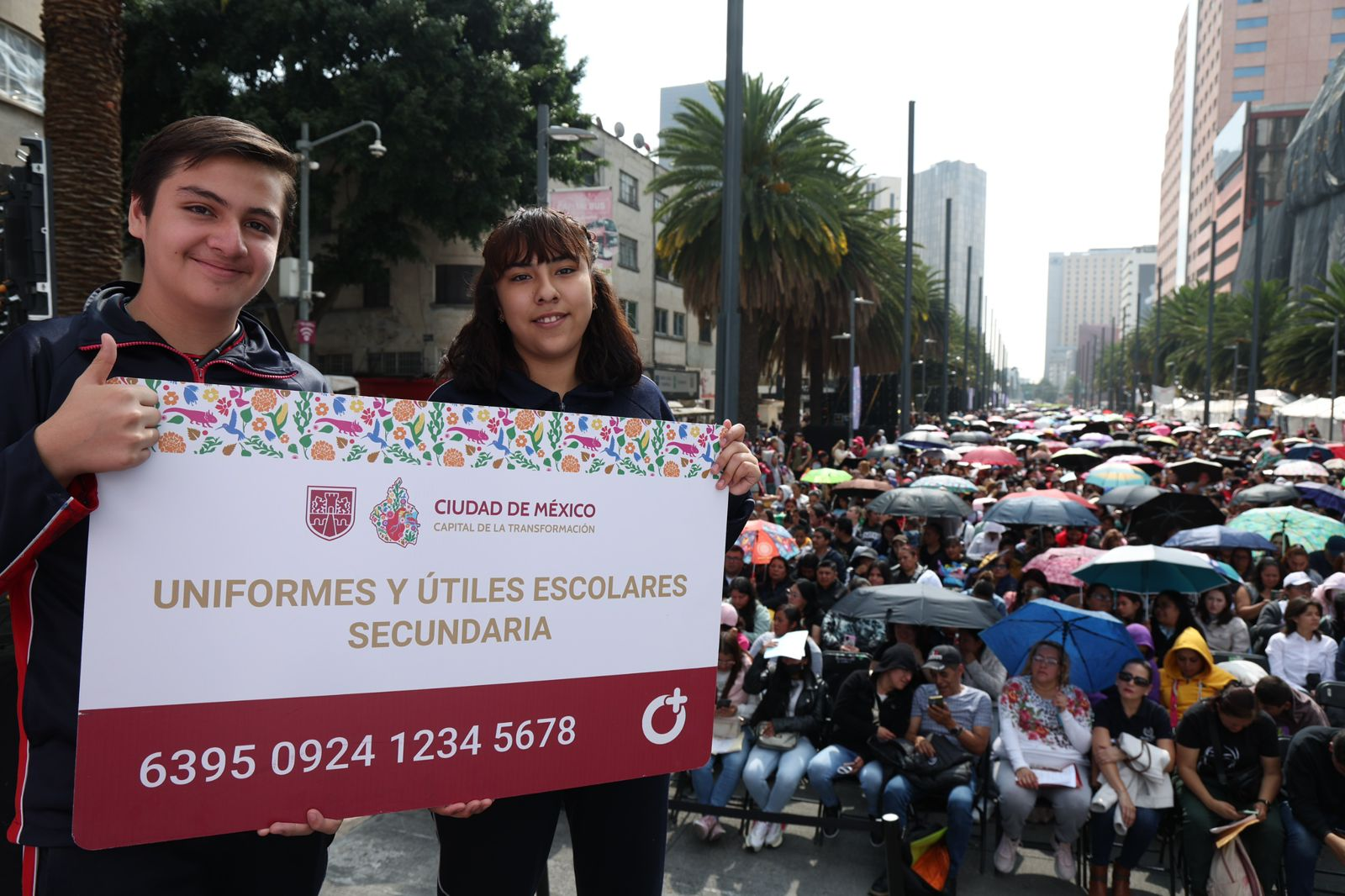 Avanza entrega de tarjetas de Útiles y Uniformes Escolares en beneficio de 1.2 millones de estudiantes capitalinos
