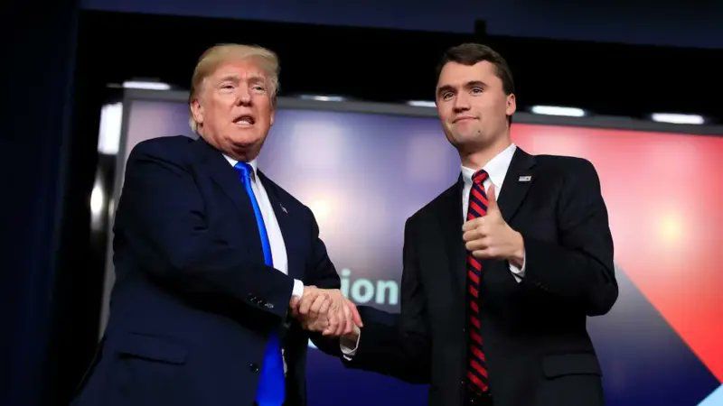 El discurso polarizante de Charlie Kirk: pro-armas y anti-Palestina