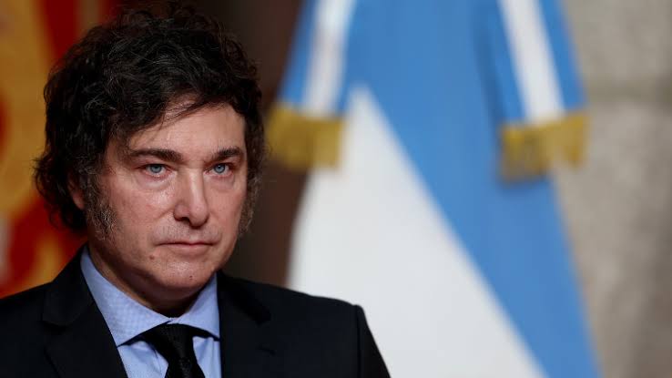 Milei abre la puerta a Washington: polémica por dólares, bases militares y soberanía en juego