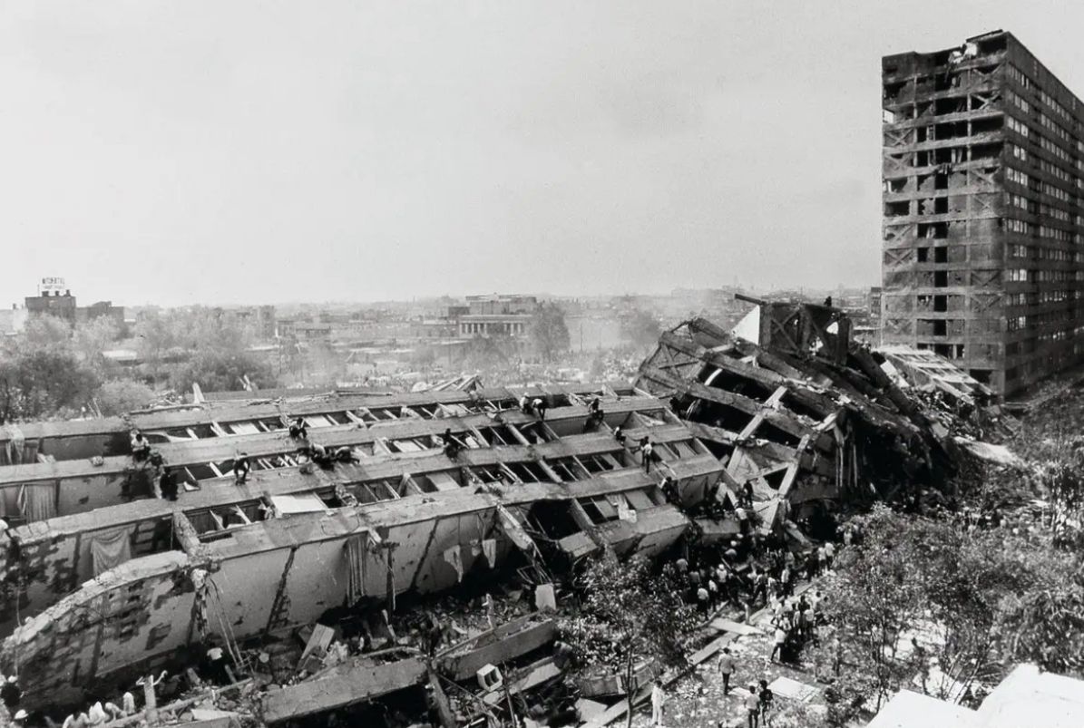 “¿Qué haces aquí, pinche Calambres? —Pues de vacaciones, güey”