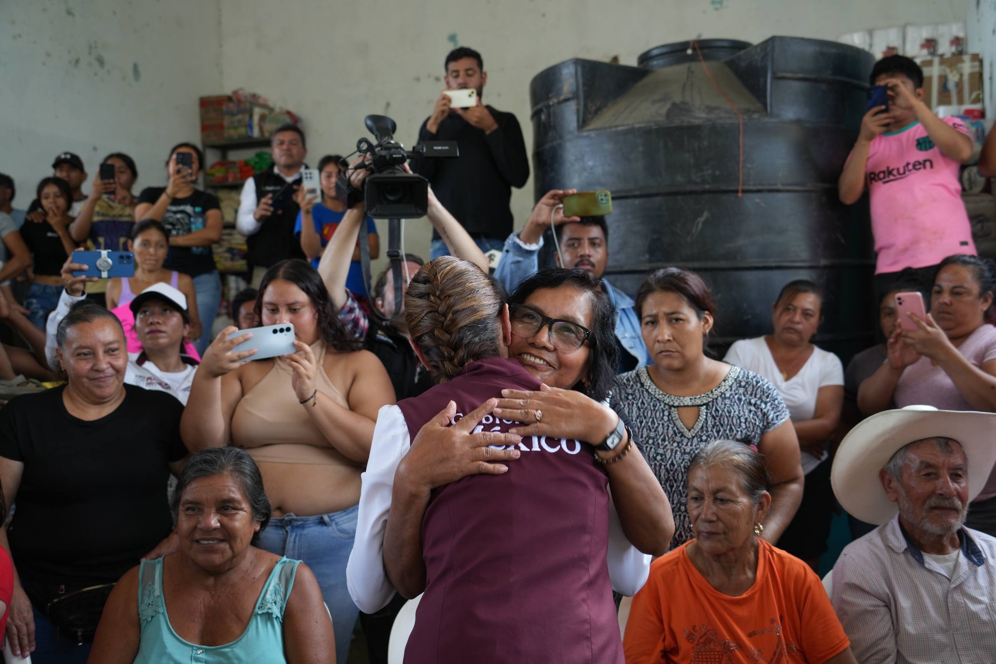 Ayuda a damnificados por las lluvias es directa y transparente, refrenda Sheinbaum en Pantepec, Puebla