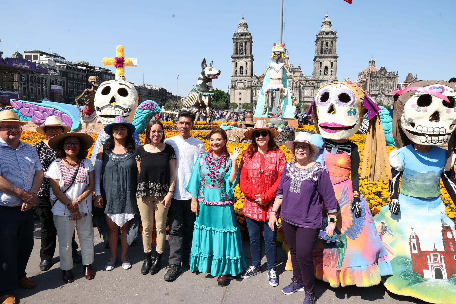Clara Brugada inaugura la Ofrenda Monumental 2025 en el Zócalo