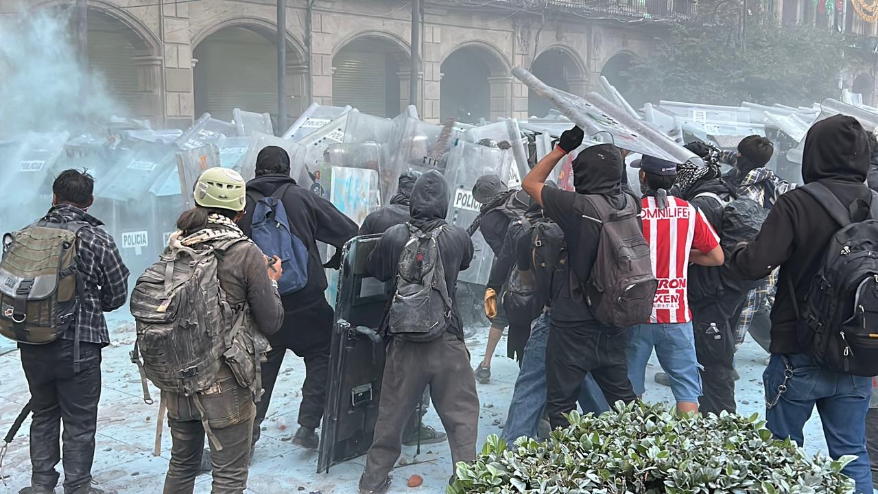 [VIDEO] “Contuvieron sin caer en provocaciones”: Sheinbaum respalda a policías agredidos por el ‘bloque negro’ el 2 de octubre