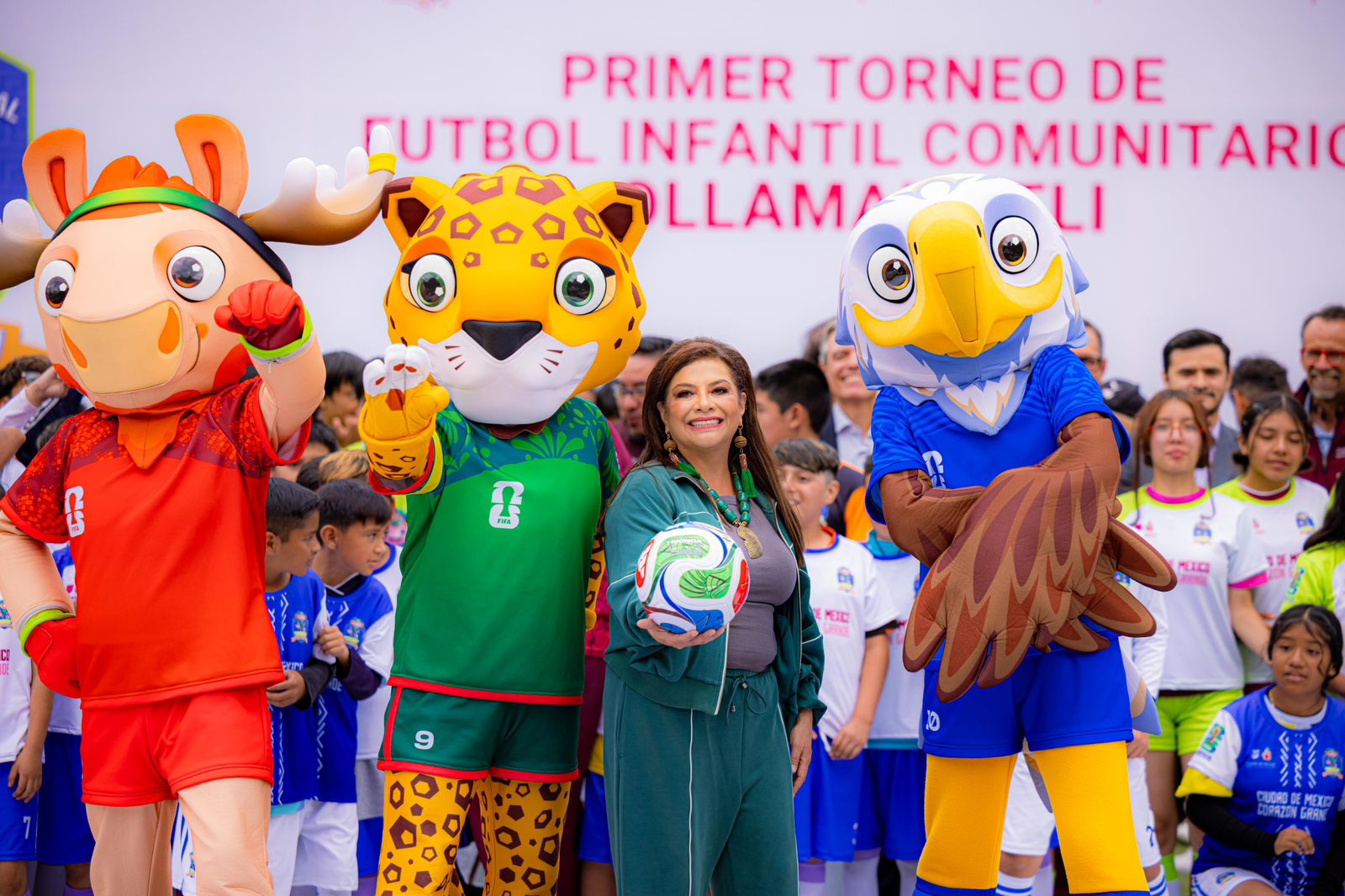 Clara Brugada pone a rodar el balón rumbo al Mundial 2026