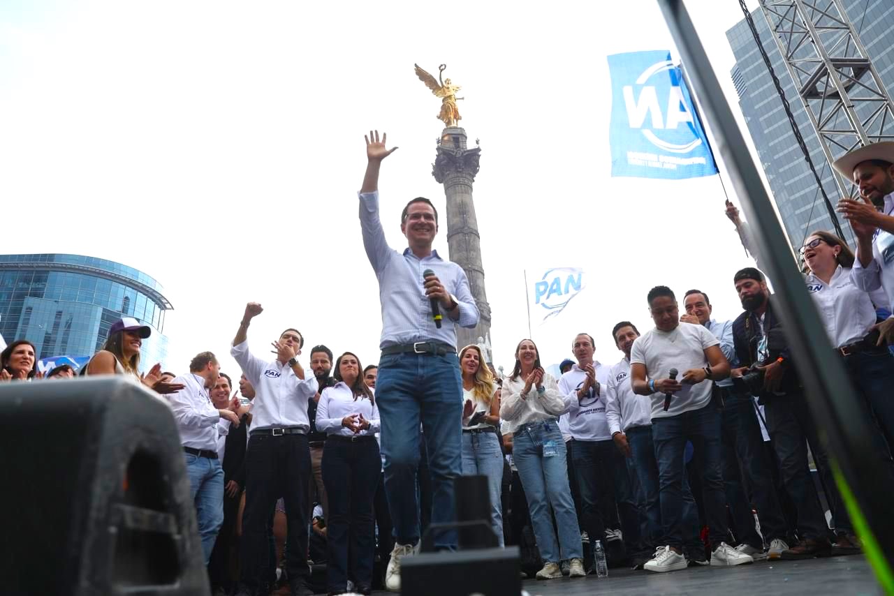 Nuevo PAN, viejos padrinos: Claudio X., Córdova y Aznar bendicen el relanzamiento