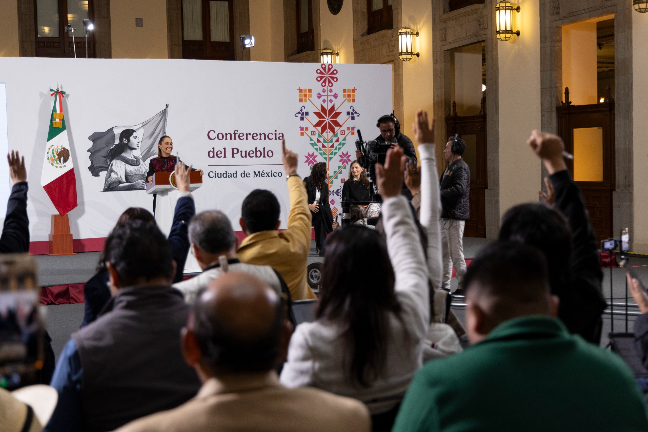 Sheinbaum acusa que Boluarte llegó al poder por golpe de Estado