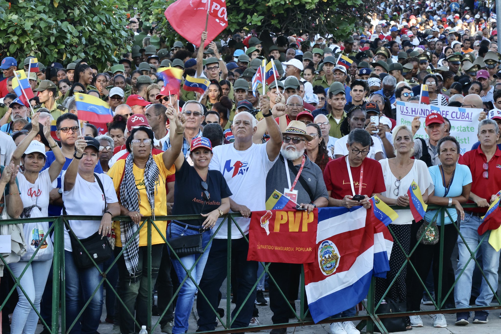 El pueblo cubano se moviliza en apoyo a Venezuela: Díaz-Canel rechaza operaciones encubiertas de Estados Unidos