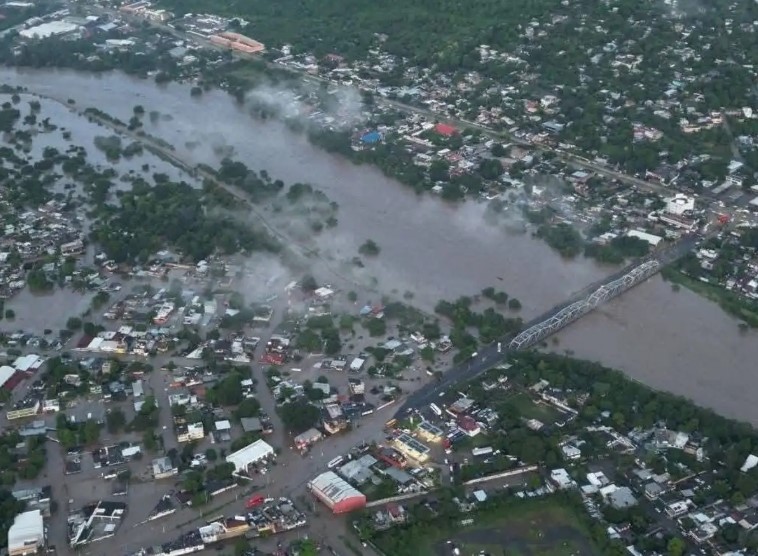 “La montaña se desbordó”: Lluvias dejan 24 fallecidos en cuatro estados del país
