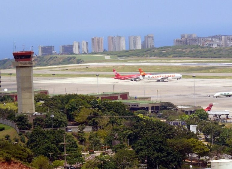 Aerolíneas cancelan viajes a Venezuela por aumento de actividad militar de Estados Unidos en la región