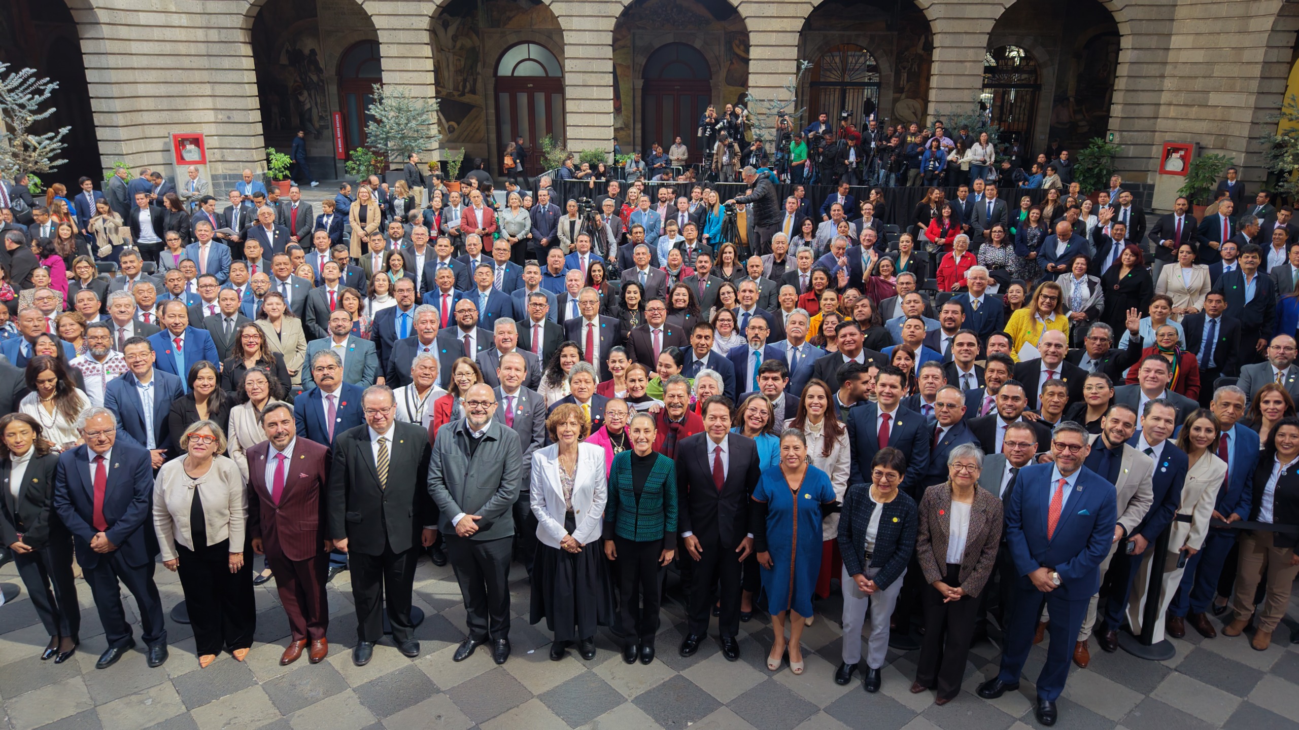 Sheinbaum impulsa austeridad y colaboración universitaria para ampliar matrícula y educación digital