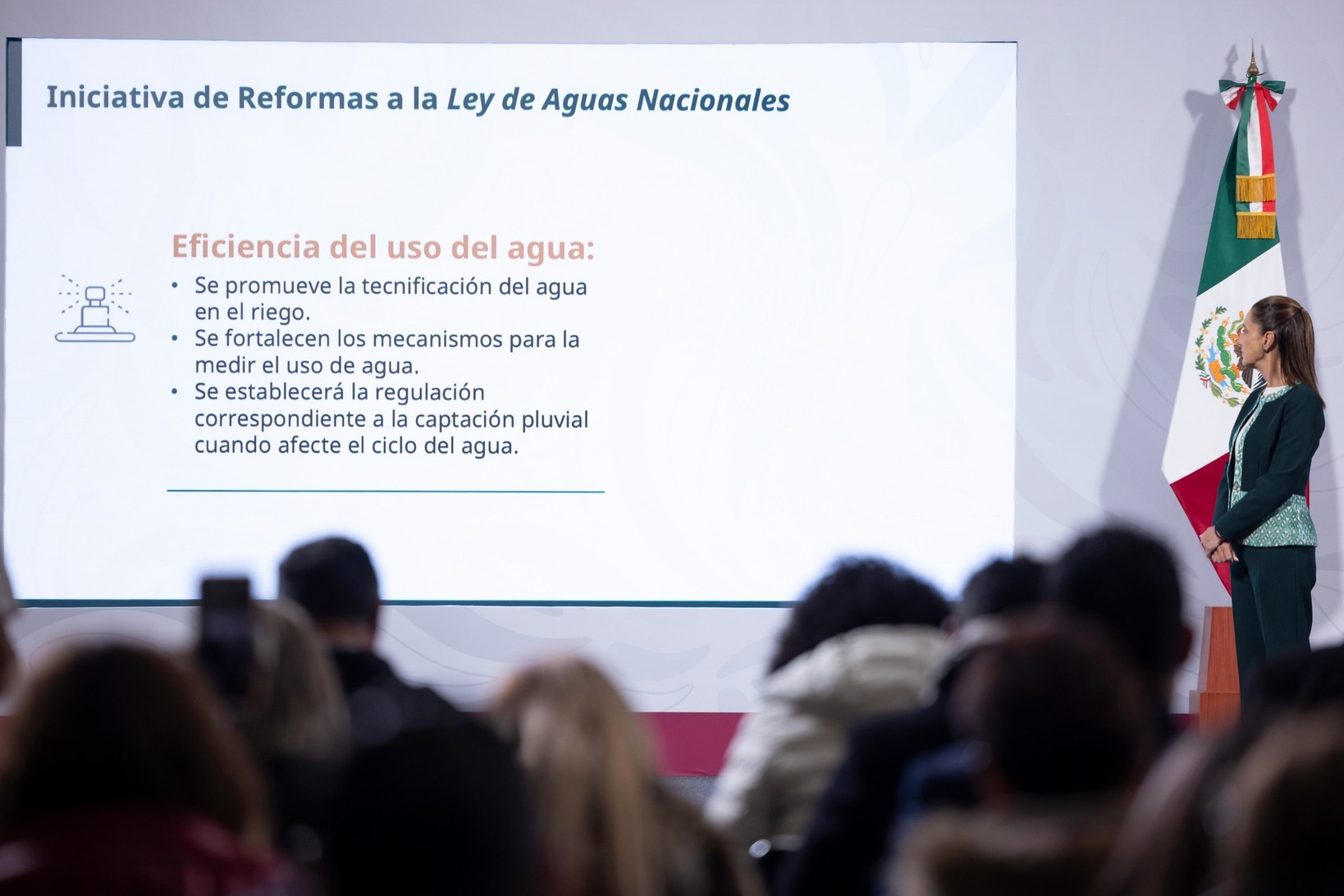 “La visión neoliberal convirtió el agua en un negocio; eso se acabó”: pese a bloqueos, la presidenta Sheinbaum defiende el derecho humano al agua para todas y todos