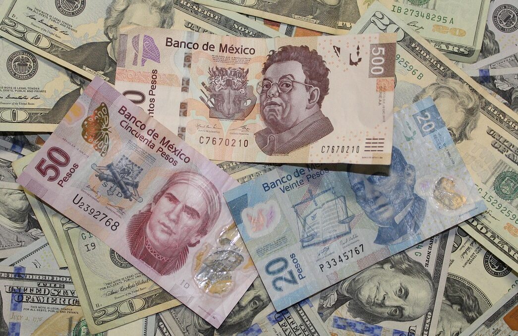 El peso avanza mientras el dólar tambalea por la crisis política en Estados Unidos