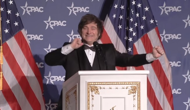 [VIDEO] “Occidente se acerca al comunismo”, asegura Milei entre música y baile desde la mansión de Trump en Mar-a-Lago