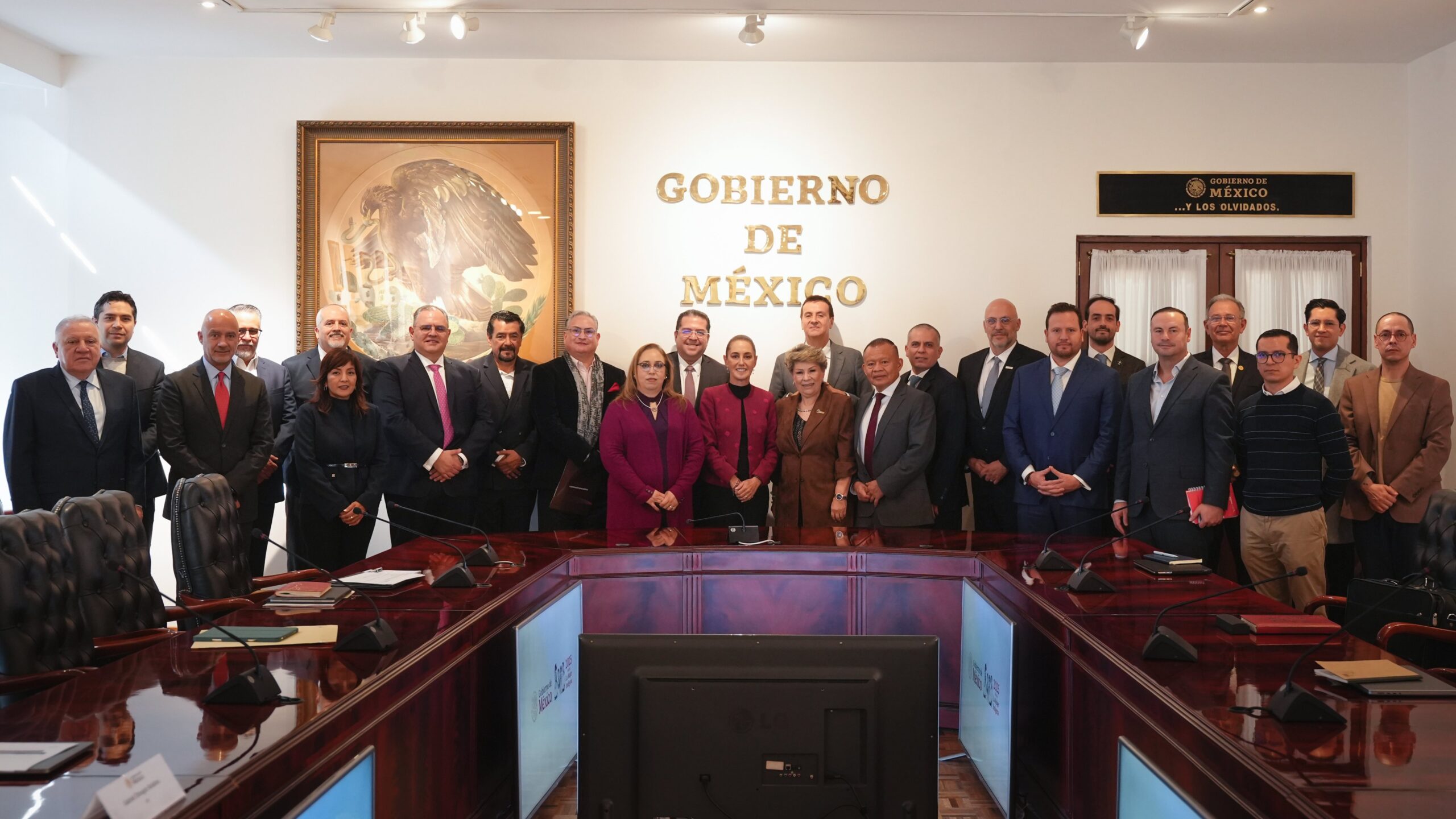 Presidenta Sheinbaum sostiene segunda reunión con operadoras de carga del Aeropuerto Internacional Felipe Ángeles