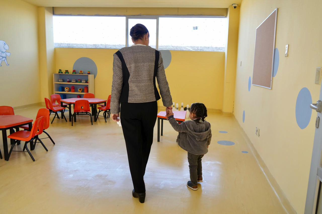 “No es sólo guardar, es cuidar”: junto a las madres, Sheinbaum supervisa el Centro de Educación y Cuidado Infantil de Paraje de Oriente, Ciudad Juárez