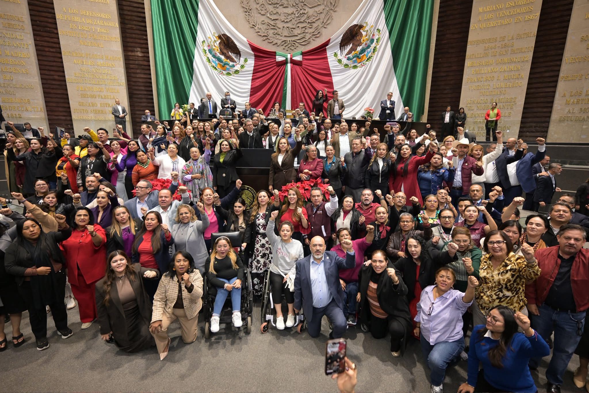 Diputados de Morena respaldarán iniciativa presidencial de reforma electoral “como venga”, anuncia Monreal