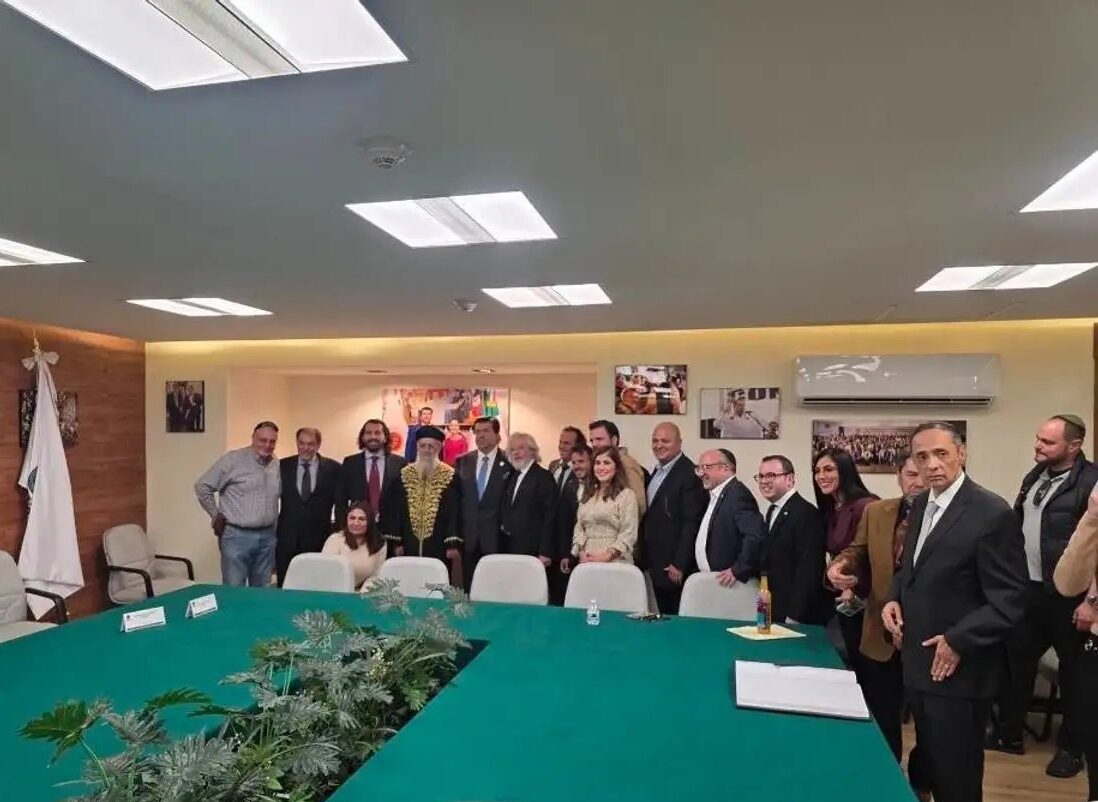 Pese al rechazo de su bancada, el morenista Pedro Haces recibió en privado al rabino David Yosef, impulsor del genocidio en Gaza