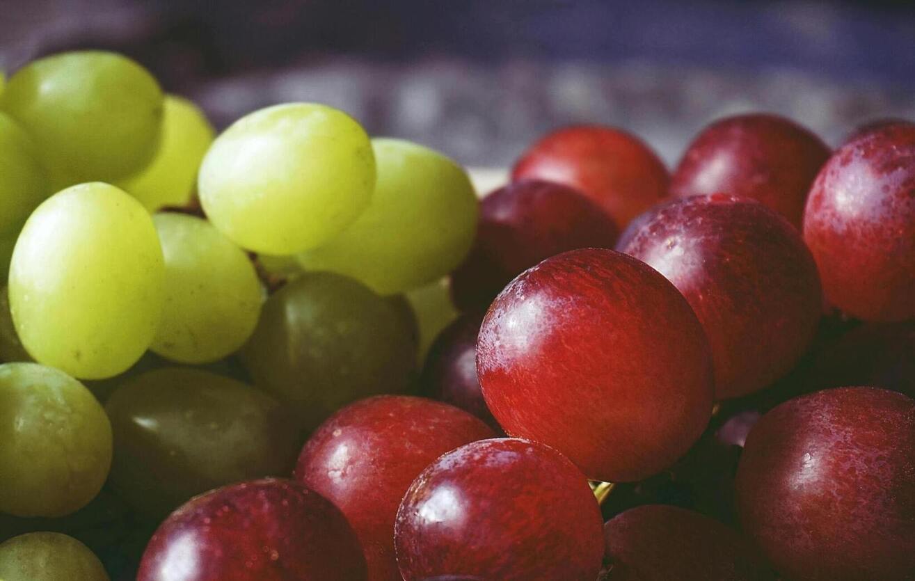 Doce uvas, doce deseos: Profeco analiza precios, propiedades y variedad de uvas