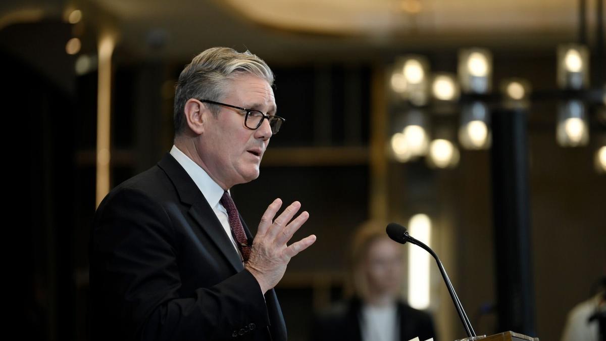 Trump insiste en tomar Groenlandia y Reino Unido analiza despliegue militar para proteger la isla