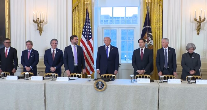 Trump quiere proveer petróleo venezolano a China y Rusia; petroleras de Estados Unidos aseguran que “hoy no es viable invertir allí”