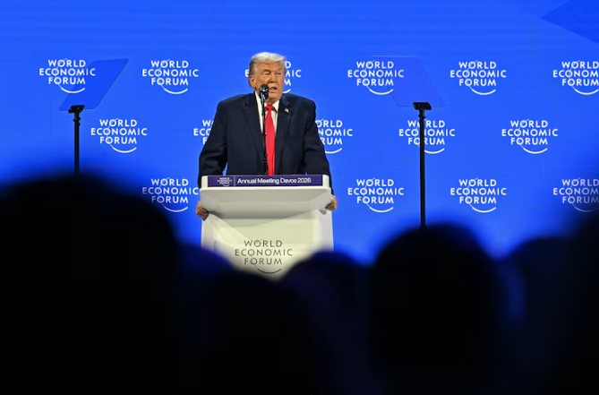 “No usaré la fuerza”; Trump insiste en Davos sobre Groenlandia y busca “negociaciones inmediatas”
