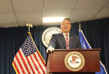 Juez cita al Director de ICE y la agencia libera a migrante para frenar comparecencia