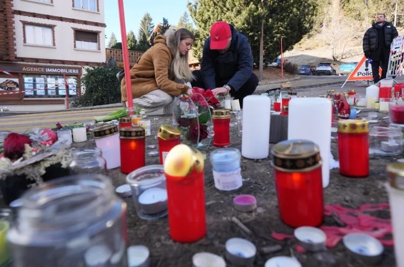 Autoridades suizas atribuyen a pirotecnia incendio que dejó al menos 40 muertos en estación alpina de Crans-Montana