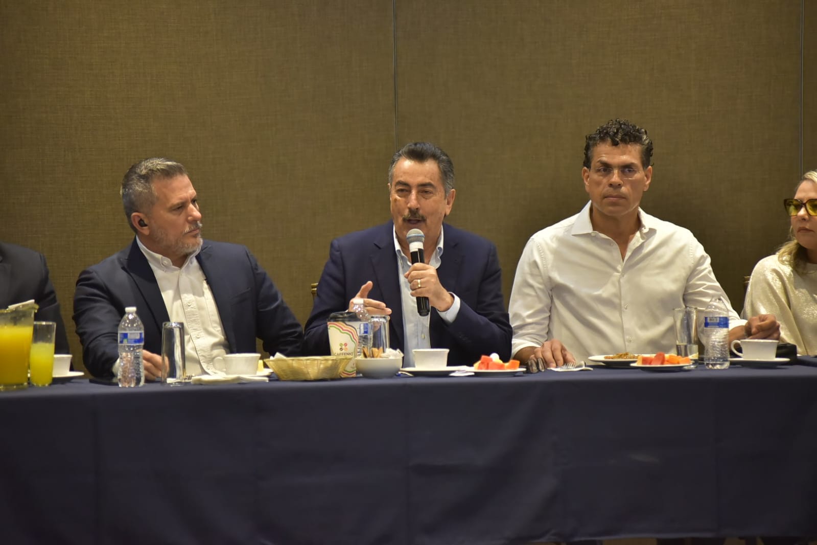 Impulsa Javier Lamarque modelo Triple Hélice para el desarrollo de Sonora en Conversatorio Académico