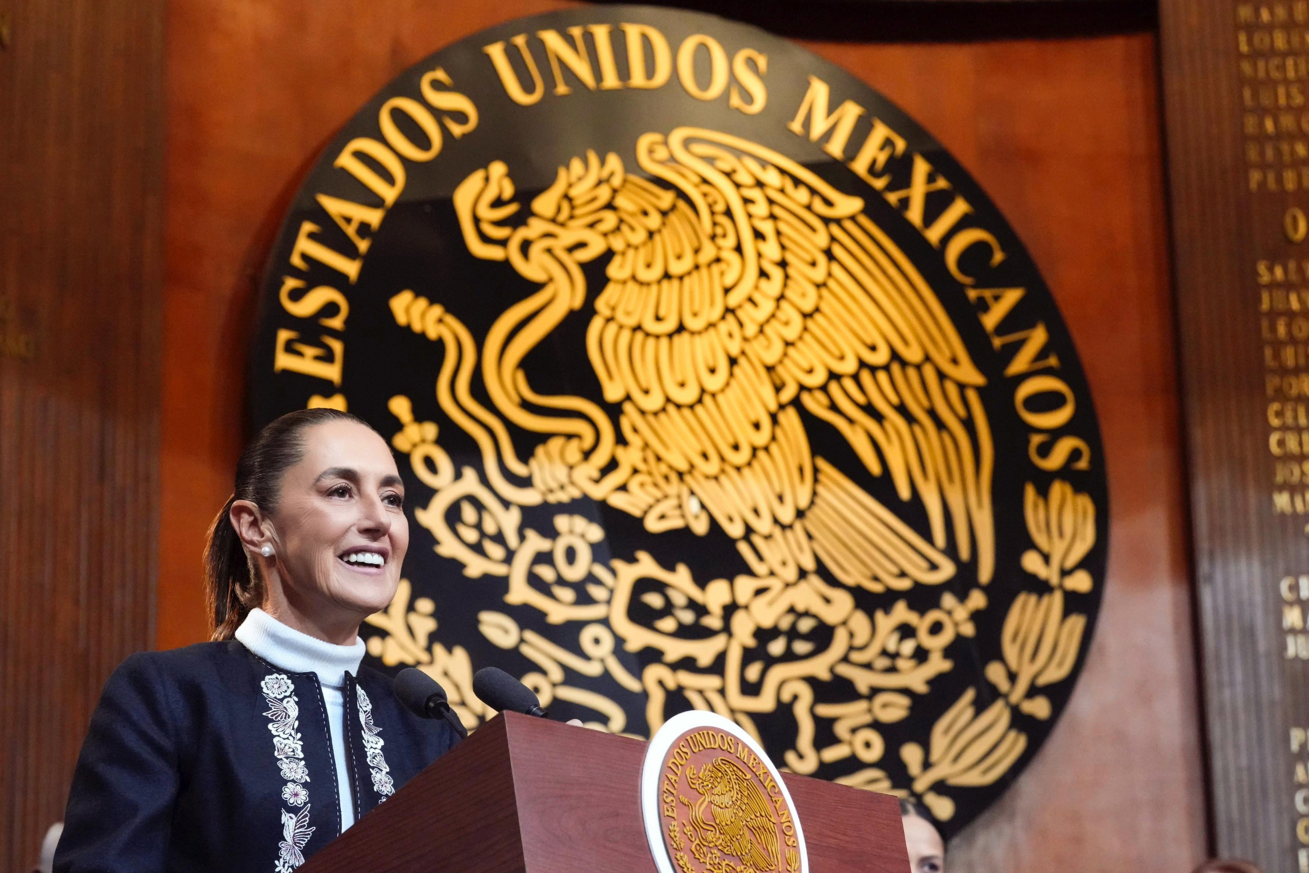 “México no se doblega, no se arrodilla, no se rinde y no se vende”: Presidenta Sheinbaum en el 109 aniversario de la Constitución Mexicana