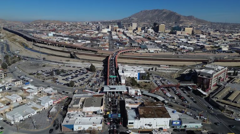 Del láser militar estadounidense al globo de fiesta: la alerta por el supuesto dron del narco