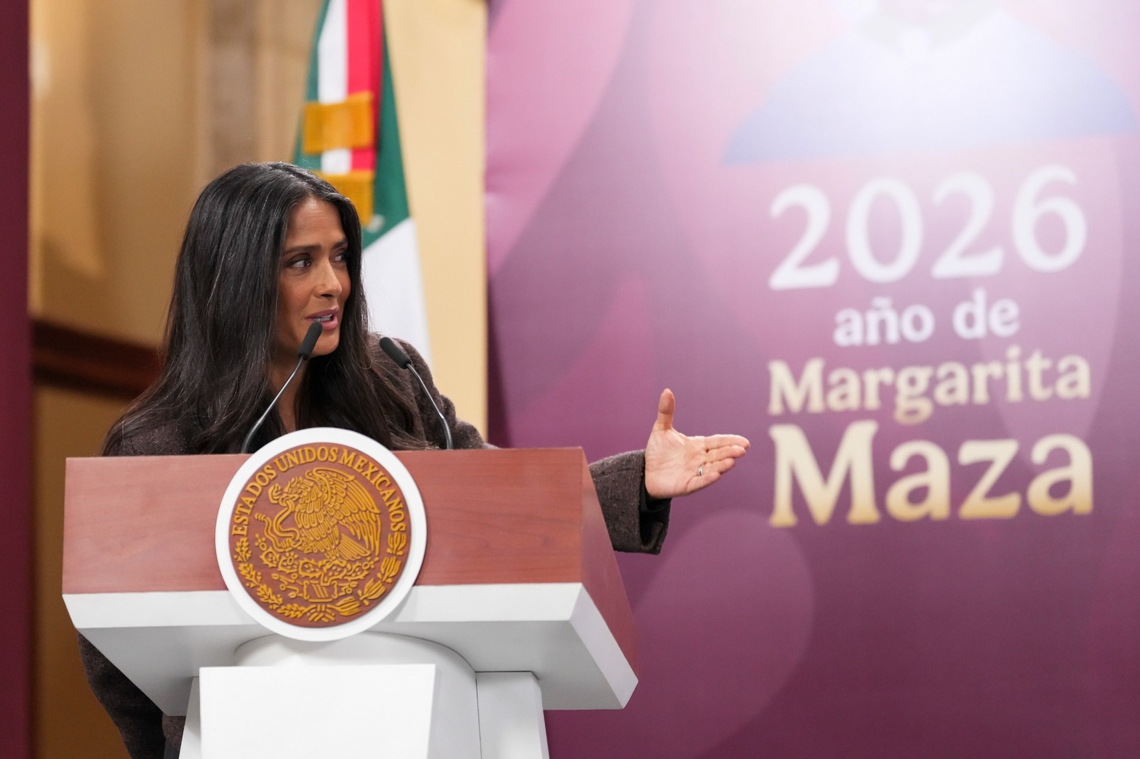 “Esto es México; no lo que les están vendiendo”: ante ataques morales, Hayek destaca capacidad artística nacional