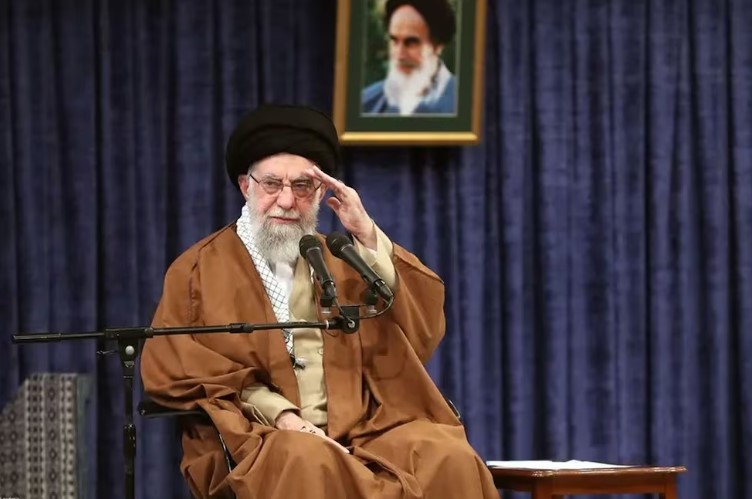 Ayatolá Jamenei celebra confesión de Trump sobre incapacidad de destruir a Irán en 47 años