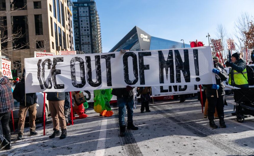 Jueza federal rechaza suspender redadas masivas de ICE en Minnesota