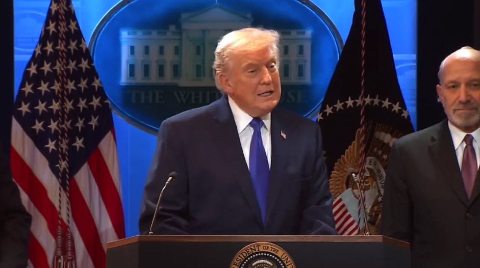 Tras revés judicial, Trump anuncia arancel global de 10% con vigencia de 150 días