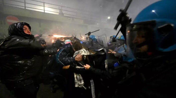 Se desatan disturbios en Milán durante protestas contra los Juegos Olímpicos de Invierno