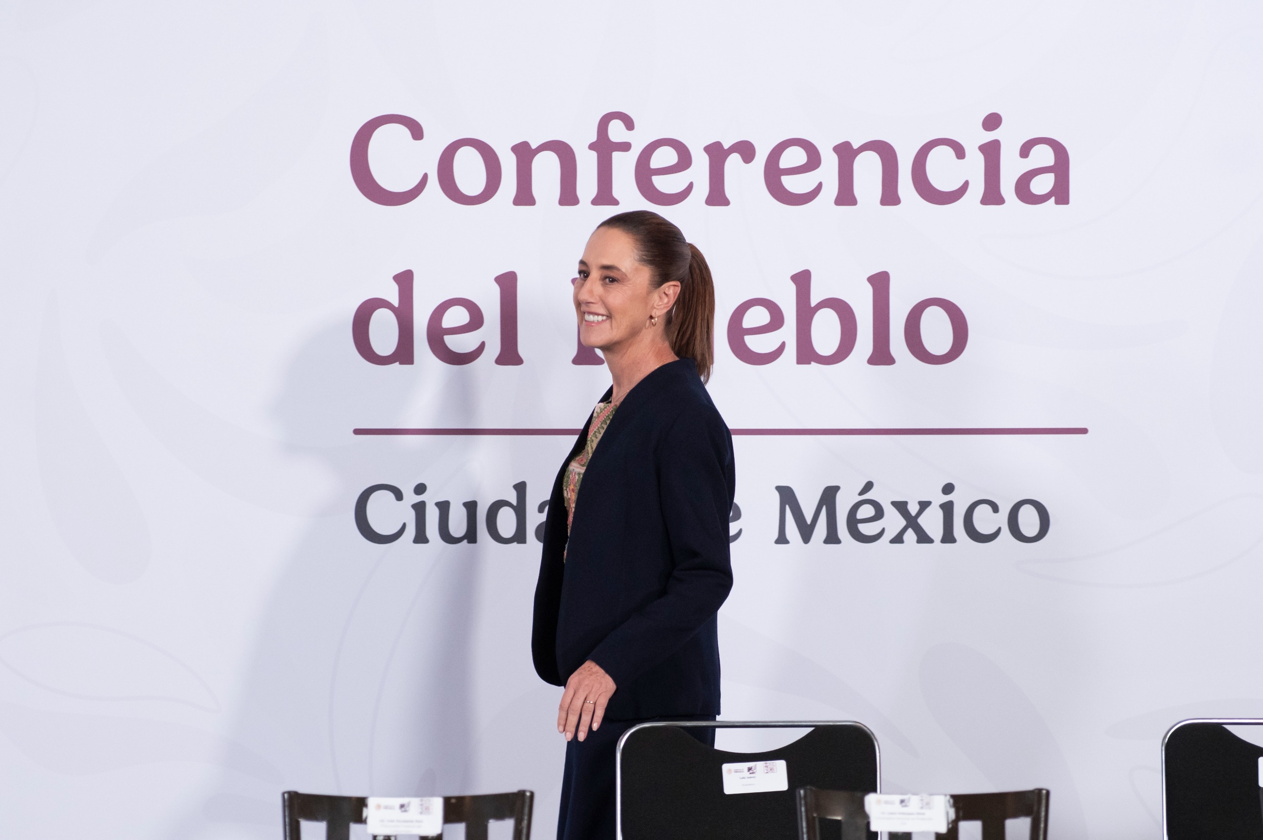 Presidenta Sheinbaum rechaza leer libro de Scherer; descarta repercusiones para la Cuarta Transformación
