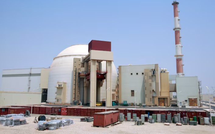 Rusia evacua a personal de central nuclear iraní en Bushehr y condena ataque israelo-estadounidense