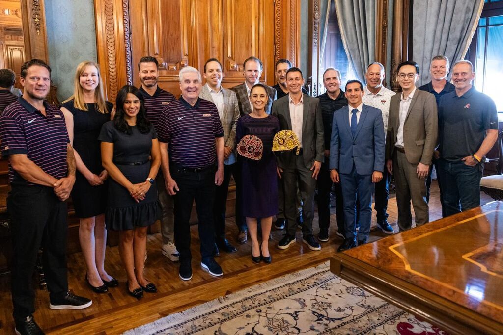 Reunida con directivos y jugadores de las Grandes Ligas de Béisbol, la Presidenta Sheinbaum reafirma impulso al deporte
