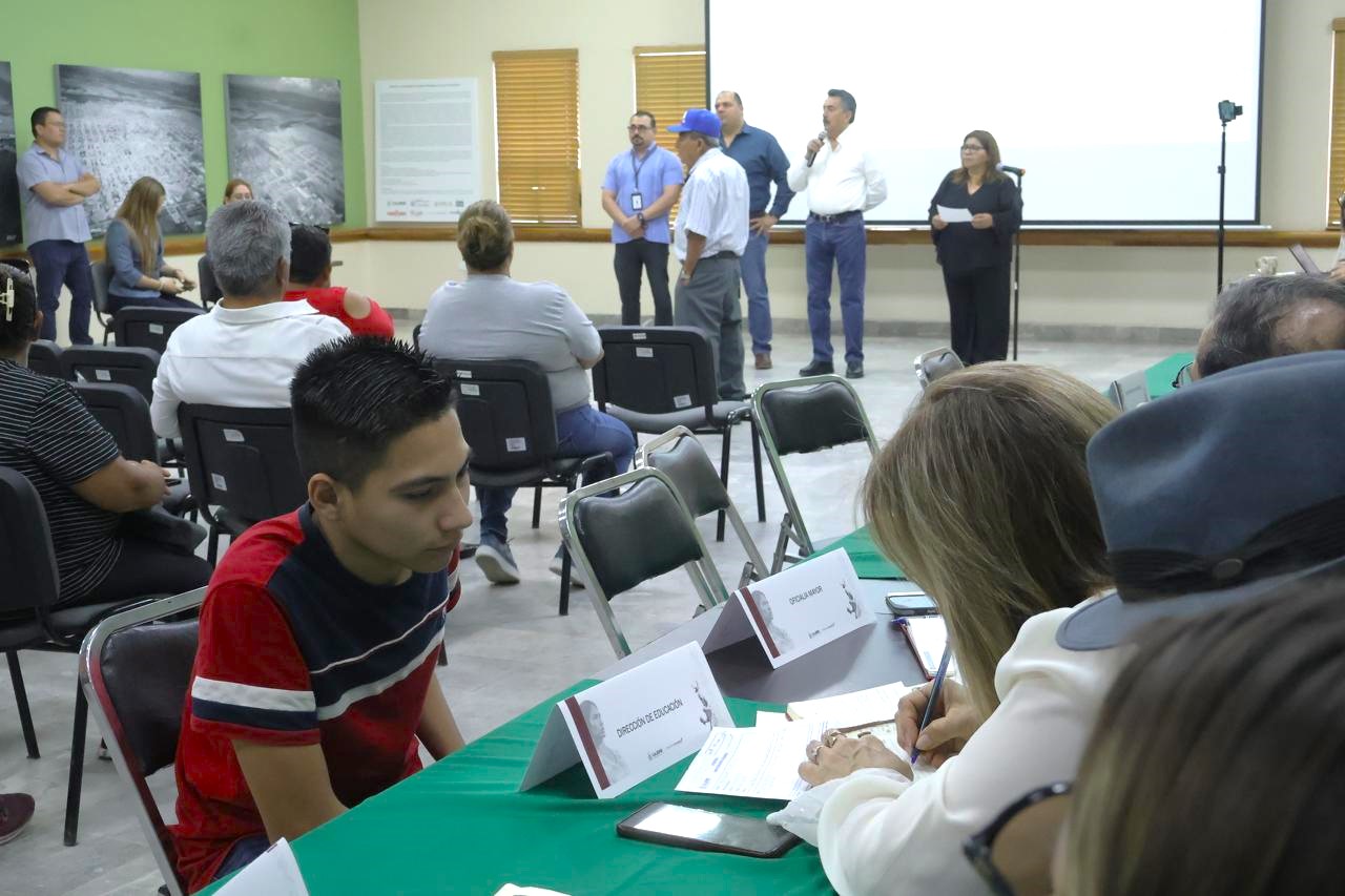Apoya Javier Lamarque a Cristo Manuel en estudios de preparatoria y permanencia de niño neurodivergente en escuela pública