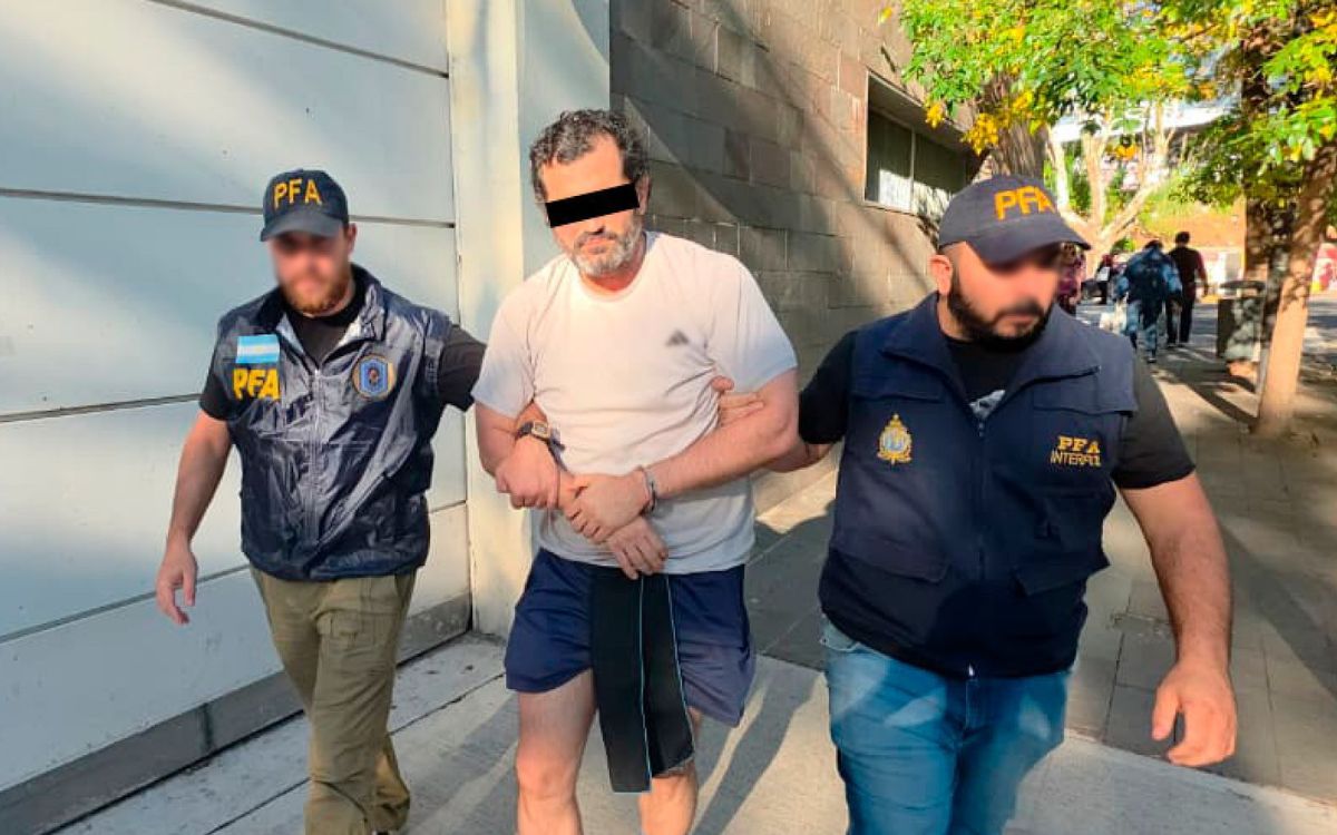 Cae en Argentina el contralmirante Fernando Farías Lagunas, ligado a red de “huachicol fiscal”; tenía ficha roja de Interpol