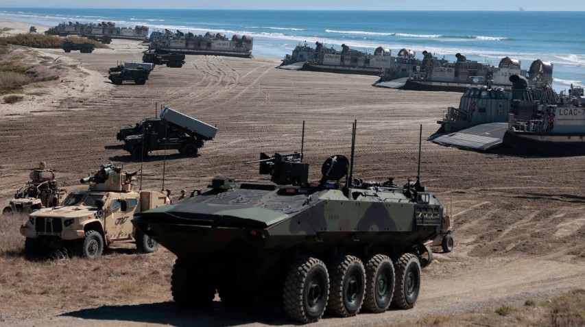 Trump proyecta 1.5 billones de dólares para Defensa en 2027 y recortes masivos a programas de asistencia