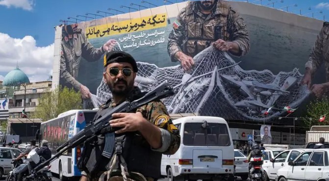 Irán bloquea nuevamente el Estrecho de Ormuz y denuncia “piratería” de Estados Unidos