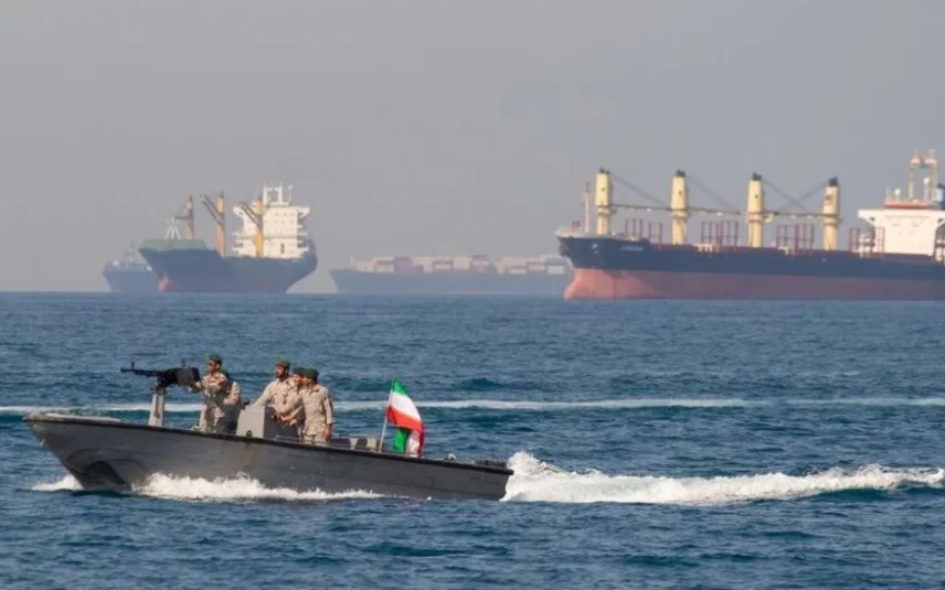 Irán reafirma control de Ormuz: advierte ‘contundente’ respuesta contra embarcaciones militares que se aproximen