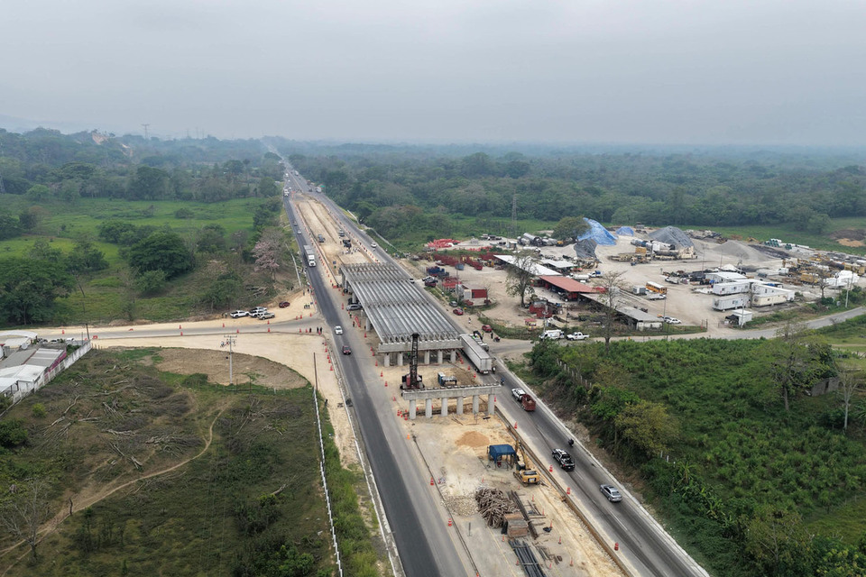 Presidenta Sheinbaum supervisa la ampliación a 4 carriles de la carretera Macuspana-Escárcega