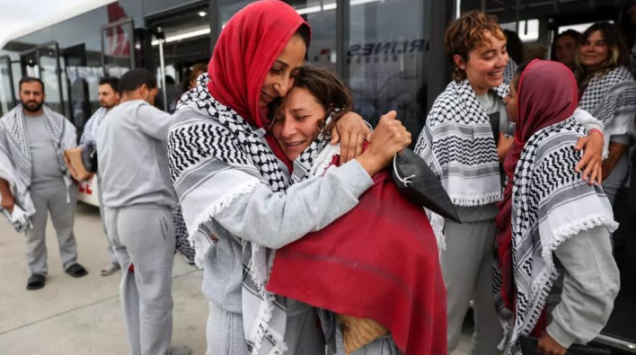 “Te daban una paliza y te decían ‘bienvenido a Israel’”: expulsan a los 430 activistas de la flotilla pro Gaza